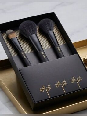 Teeze Make Up NECESSITY KIT EVERYDAY BRUSH ESSENTIALS - NEW in BOX